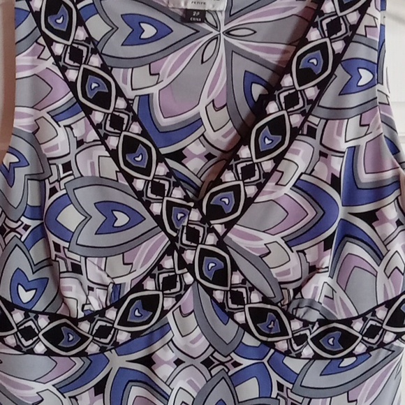 Tahari Sleeveless V-Neck Blouse, Size 2P - Picture 2 of 5